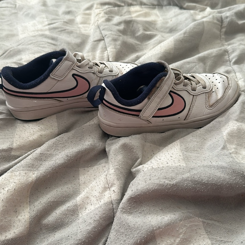 Nike - Picture 3 of 6